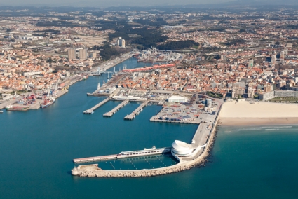 YILPORT HELPS RECORD OF LEIX&Otilde;ES